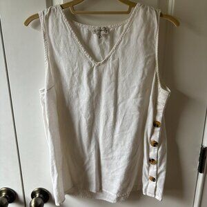 Linen v-neck tank with buttons